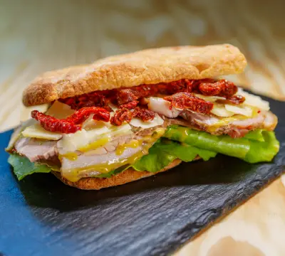 Porchetta cu Sos Miere-Muștar