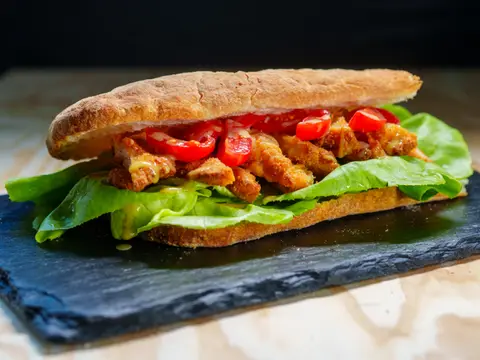 Turkey Schnitzel cu Sos Miere-Muștar