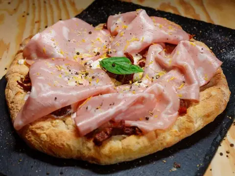 Burrata & Mortadella Tonda (blat Scrocchiarella)