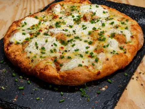 Quattro Tonda Formaggi cu Chives (blat Scrocchiarella)